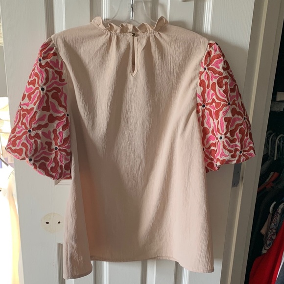 Entro Blouse with Cream Body and Pink Patterned Puff Sleeves - Picture 5 of 9